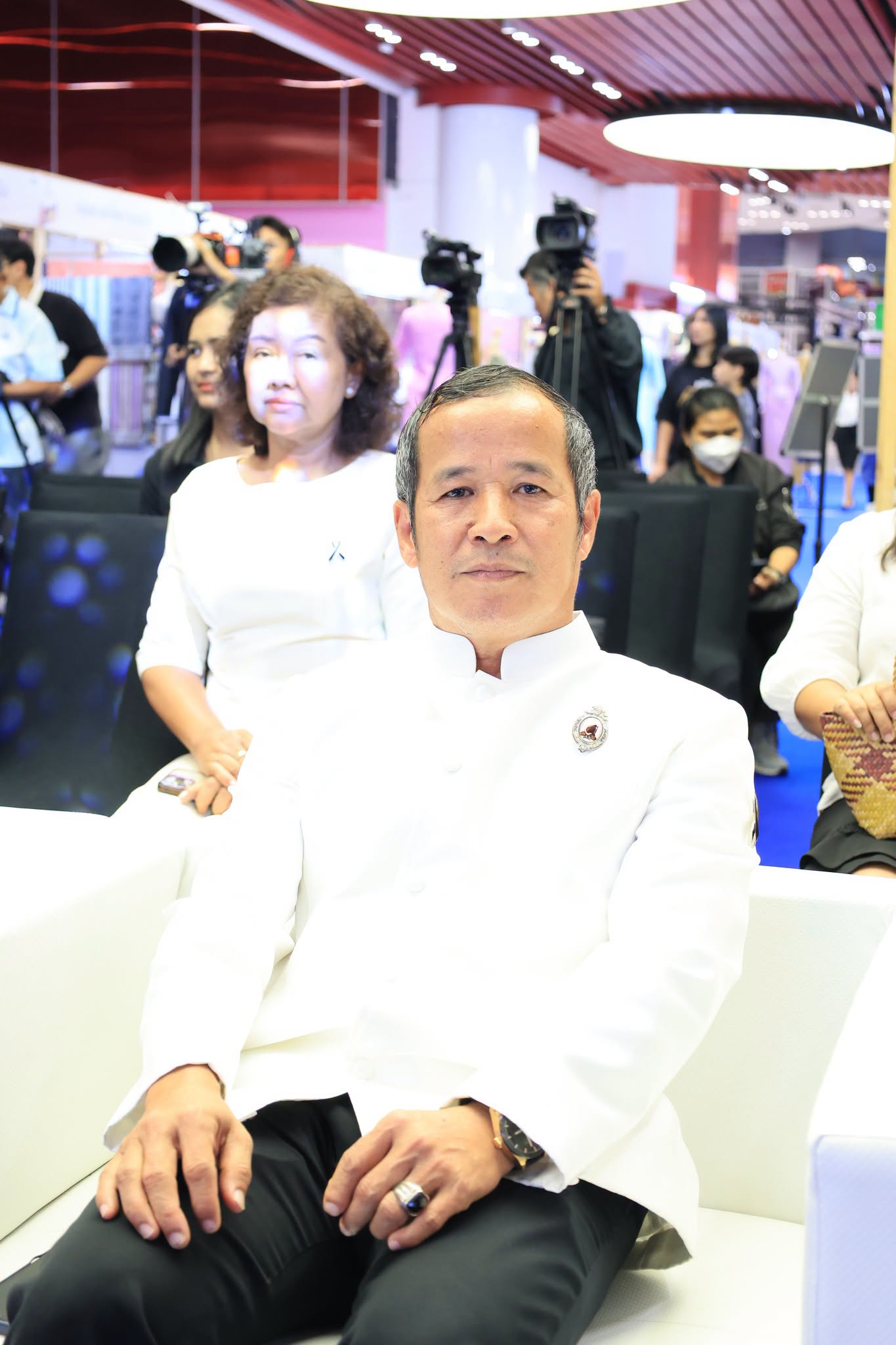 title - ส.ป.ก. ร่วมเป็นเกียรติในพิธีเปิดงานโครงการประชาสัมพันธ์และส่งเสริมการจำหน่ายผ้าไหมและผลิตภัณฑ์หม่อนไหมสัญจร ณ กรุงเทพมหานครและจังหวัดนนทบุรี ครั้งที่ 2